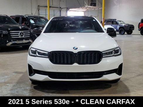 Used 2021 BMW 530e w/ Parking Assistance Package RWD image 2