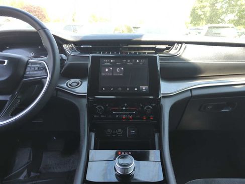 Used 2023 Jeep Grand Cherokee Altitude AWD/4WD image 21