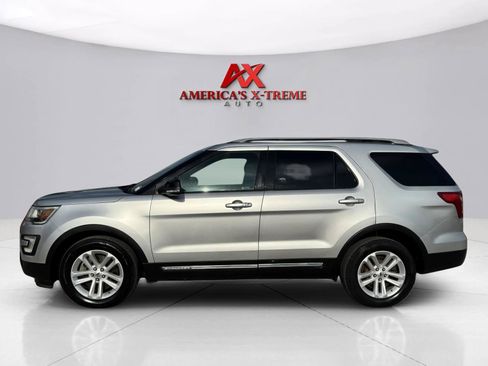 Used 2017 Ford Explorer XLT FWD image 2
