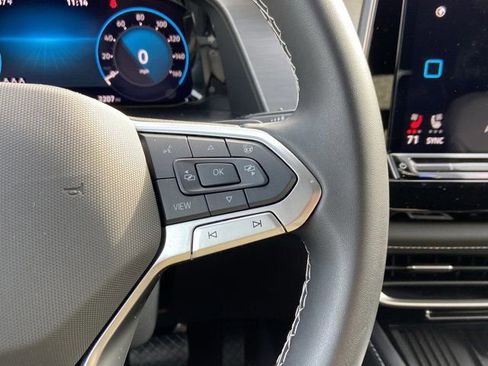 Used 2025 Volkswagen Atlas Cross Sport SE w/ Panoramic Sunroof Package image 19