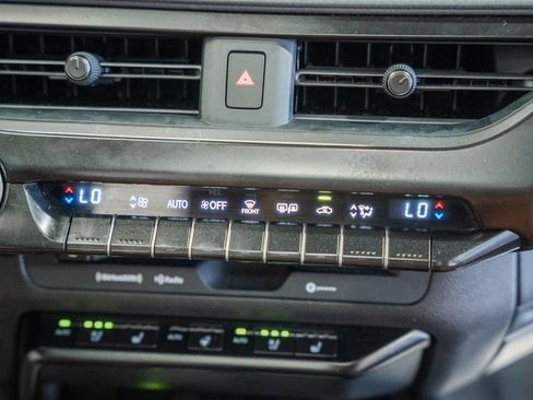 Used 2019 Lexus UX 200 w/ Premium Package FWD image 21