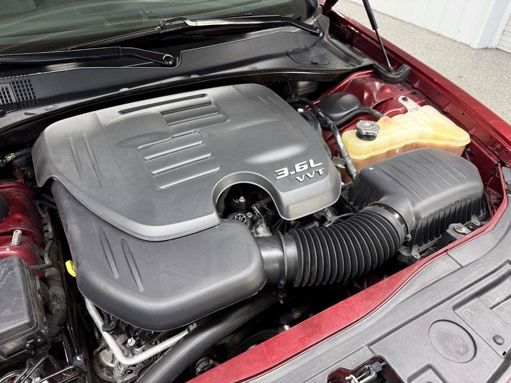 Used 2014 Chrysler 300 C AWD/4WD image 36