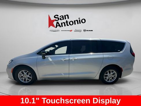 Certified 2024 Chrysler Pacifica Touring-L FWD image 8