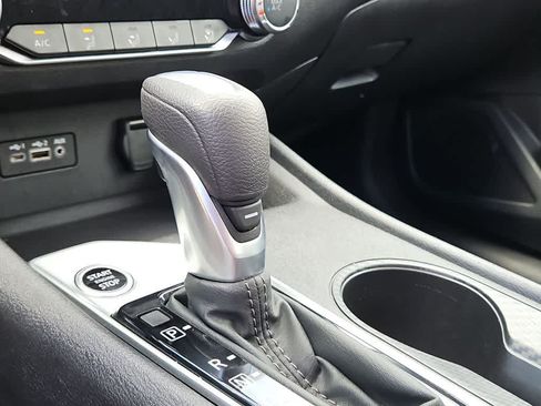 Used 2025 Nissan Altima 2.5 SV FWD image 21