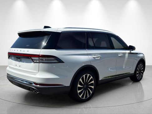 Used 2025 Lincoln Aviator 2WD image 5