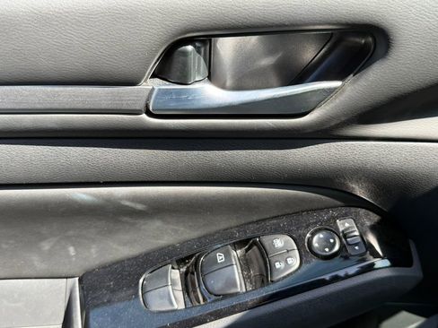 Used 2023 Nissan Altima 2.5 SV image 5