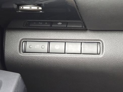 Used 2024 Nissan Pathfinder SV image 24