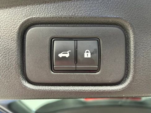 Used 2025 Nissan Pathfinder SL AWD/4WD image 22