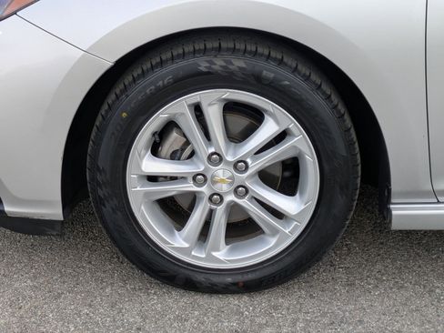 Used 2018 Chevrolet Cruze LT w/ RS Package image 9