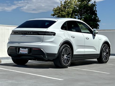 Used 2025 Porsche Macan 4S Electric AWD/4WD image 8