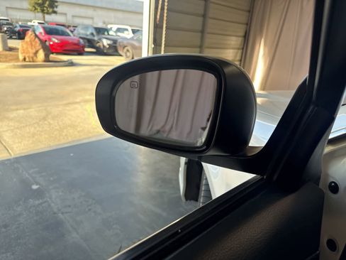 Used 2011 Toyota Avalon Limited FWD image 18