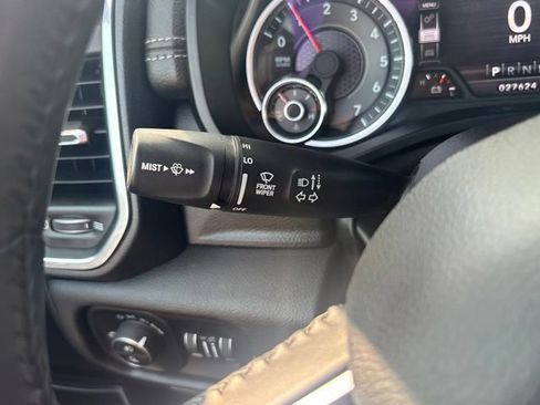 Used 2024 RAM 1500 Laramie AWD/4WD image 11