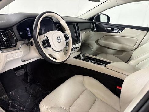 Used 2024 Volvo S60 B5 Plus FWD image 25