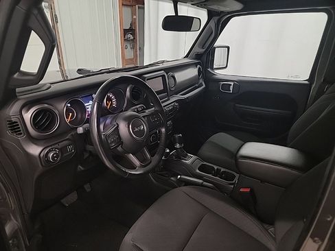 Used 2023 Jeep Gladiator Sport image 13