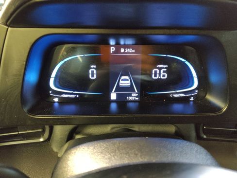 Used 2025 Hyundai Elantra Sport FWD image 23