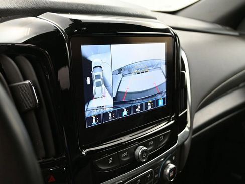 Used 2023 Chevrolet Traverse Premier image 18