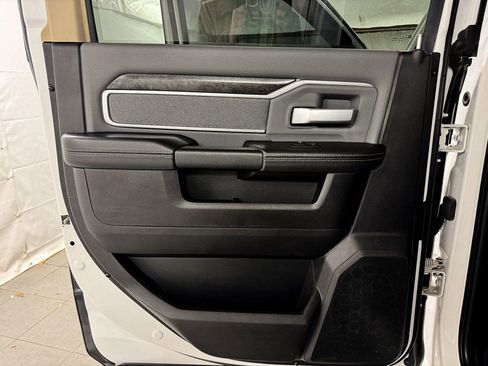 Used 2019 RAM 2500 Big Horn image 13