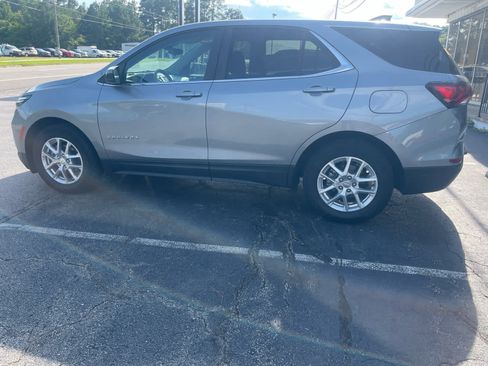 Used 2023 Chevrolet Equinox LT FWD image 2