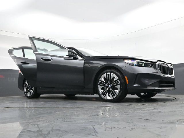 New 2026 BMW i5 eDrive40 AWD/4WD image 44