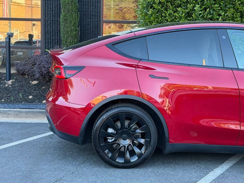 Used 2021 Tesla Model Y Long Range AWD/4WD image 22