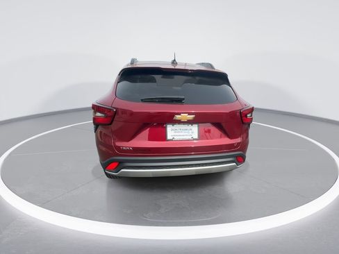 Used 2025 Chevrolet Trax LT image 7