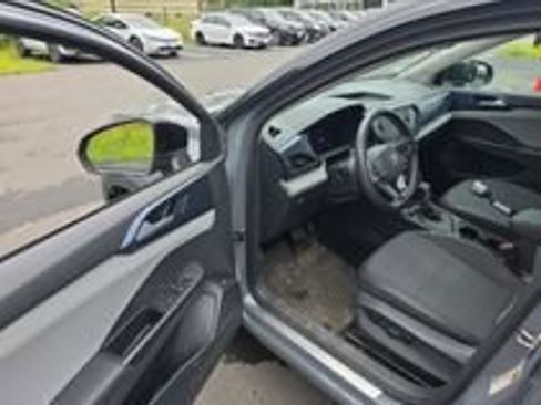 Used 2023 Volkswagen Taos SE w/ Panoramic Sunroof Package FWD image 12