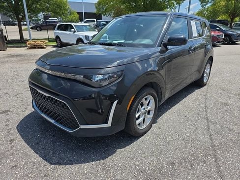 Used 2025 Kia Soul LX w/ LX Technology Package FWD image 3
