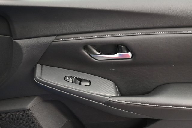 Used 2025 Nissan Sentra SV FWD image 30
