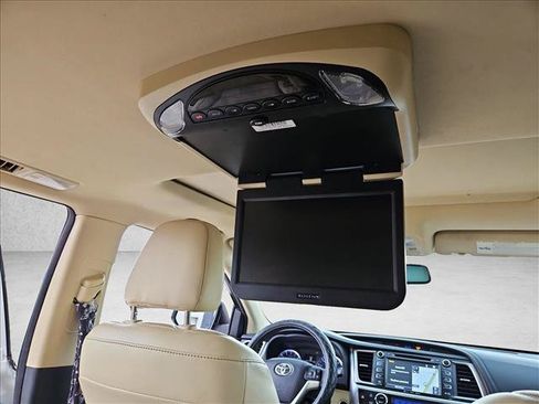 Used 2016 Toyota Highlander Limited FWD image 17