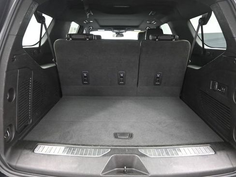 Used 2023 Chevrolet Suburban Z71 w/ Luxury Package image 10