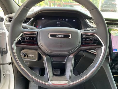 Used 2023 Jeep Grand Cherokee L Overland w/ Luxury Tech Group IV AWD/4WD image 22