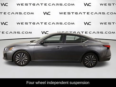 Used 2025 Nissan Altima 2.5 SV FWD image 5