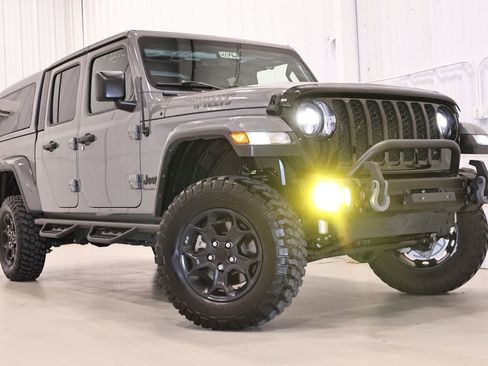 Used 2023 Jeep Gladiator Willys image 32
