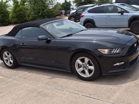Used 2017 Ford Mustang Convertible RWD image 5