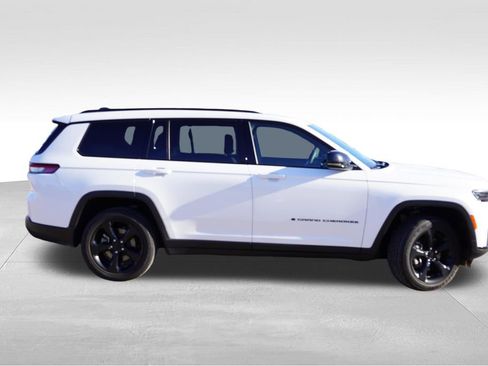 Certified 2023 Jeep Grand Cherokee L Laredo AWD/4WD image 3