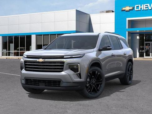 New 2026 Chevrolet Traverse LT w/ LPO, Floor Liner Package image 6