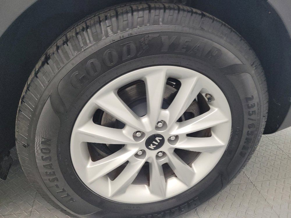 Used 2020 Kia Sorento FWD V6 image 31