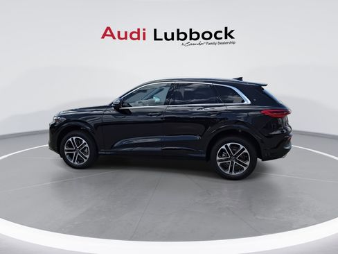 Used 2025 Audi Q5 Premium w/ Convenience Package image 6