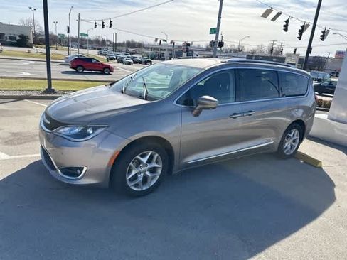 Used 2018 Chrysler Pacifica Touring-L Plus w/ Advanced Safetytec Group image 12