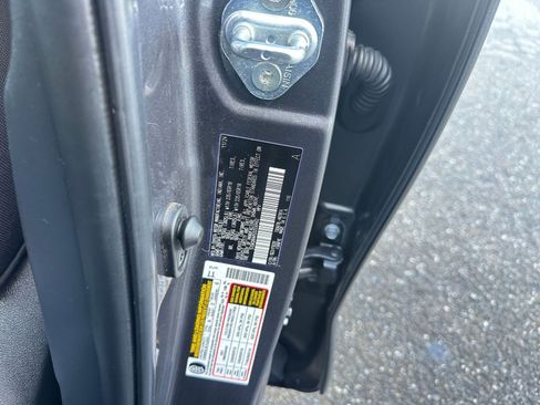 Used 2025 Toyota Highlander LE image 30