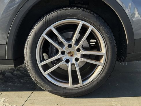 Used 2023 Porsche Cayenne image 12