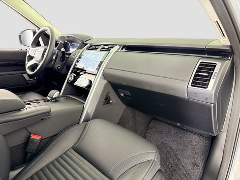 Used 2024 Land Rover Discovery S AWD/4WD image 13