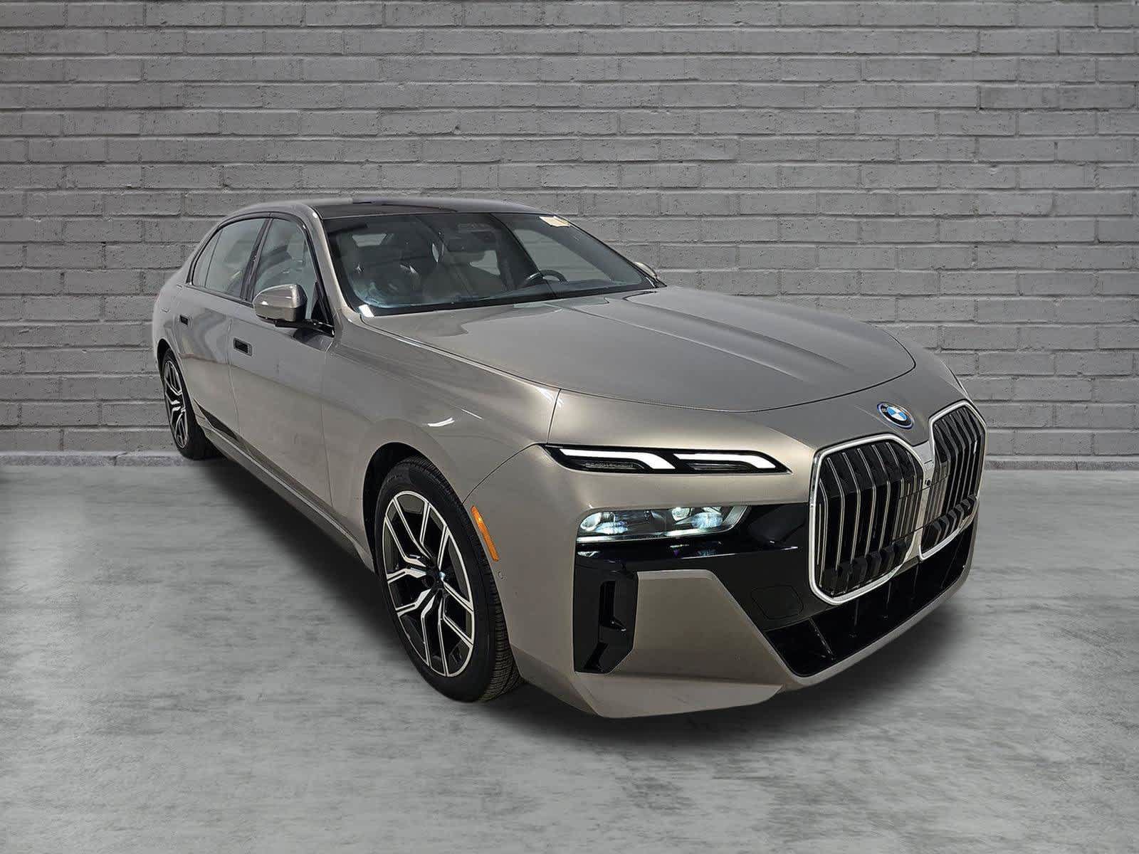 Used 2023 BMW i7 xDrive60 AWD/4WD image 3