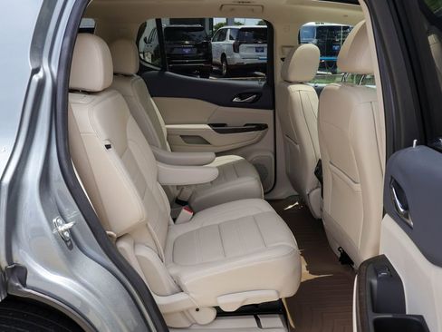Used 2023 GMC Acadia Denali w/ Denali Ultimate Package FWD image 11