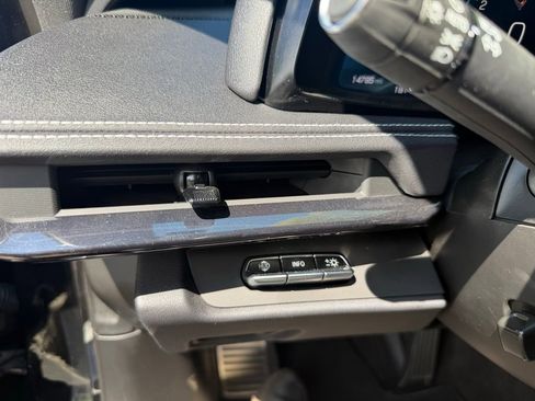 Used 2025 Chevrolet Corvette Stingray Preferred Cpe w/ Z51 Performance Package image 18