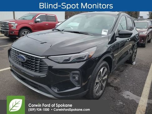 Used 2025 Ford Escape Platinum image 3