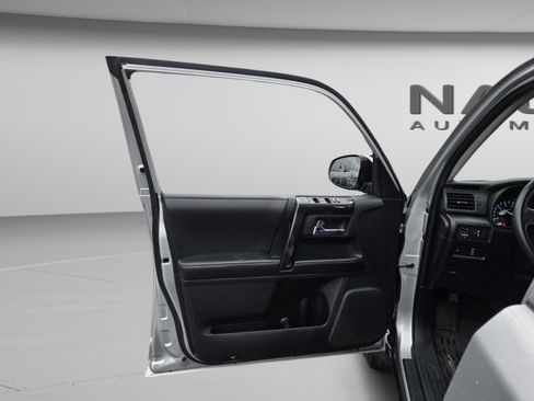 Used 2016 Toyota 4Runner Limited image 9