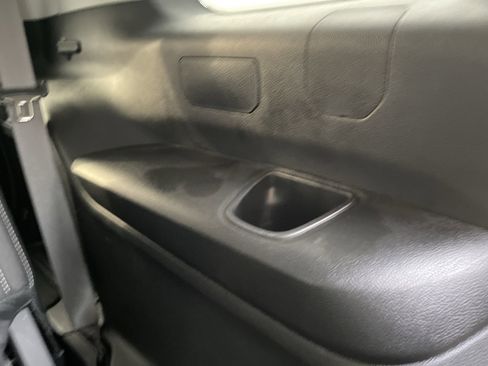 Used 2023 Jeep Grand Cherokee L Laredo image 38