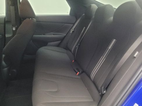 Used 2025 Hyundai Elantra Sport FWD image 18