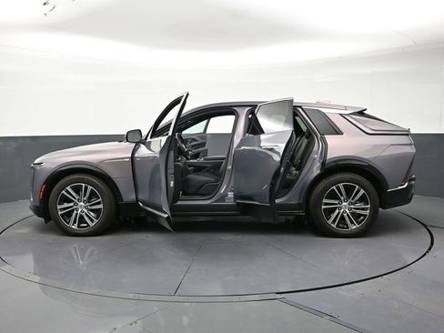 Used 2025 Cadillac Lyriq Luxury image 34